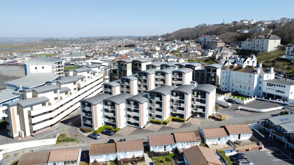 Lot: 7 - TOP FLOOR HOLIDAY APARTMENT WITH SEA VIEWS - Aerial of the Complex